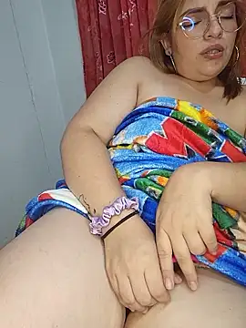 mila_curvy's cam snapshot