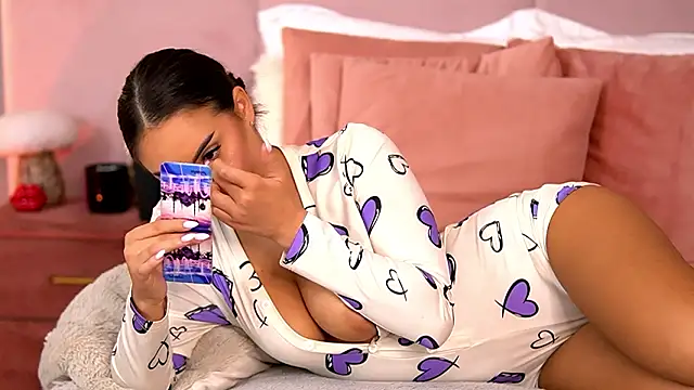 AlmaLuv's cam snapshot