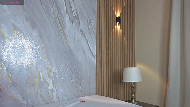 LolaHoneyy's cam snapshot