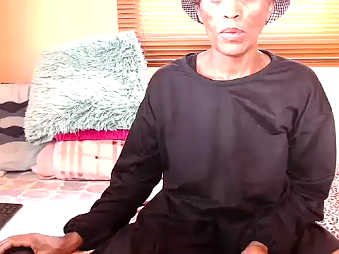 LONGBLKCLIT36's cam snapshot