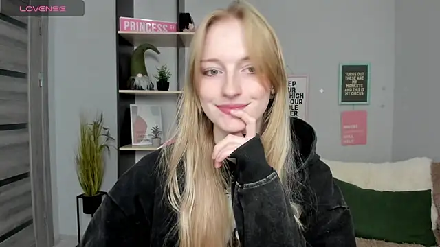 Cinnabonnn_'s cam snapshot