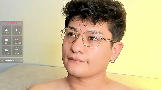 Theo_Rowan live sex cam