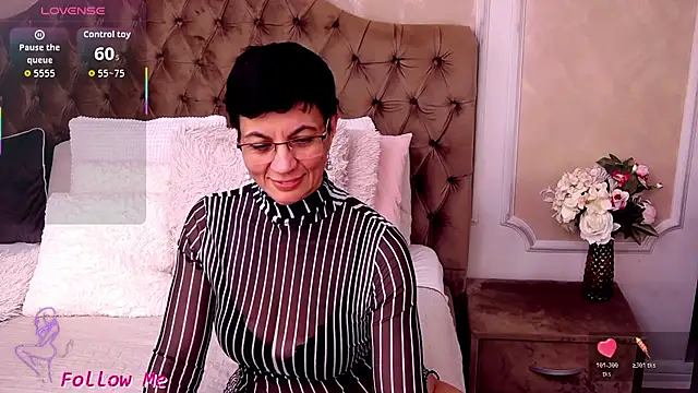 BustyPenellope live sex cam