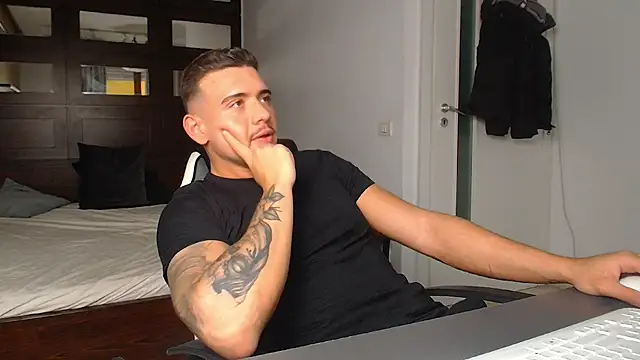 ElijahThorne's cam snapshot