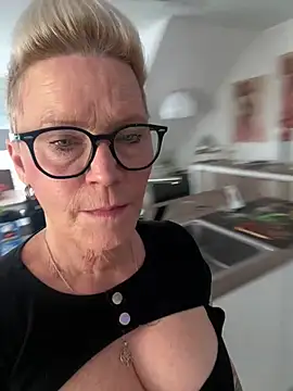 German_Milf live sex cam