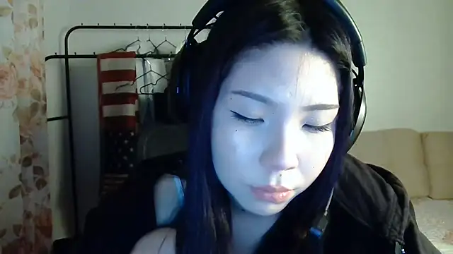 AprilOnilll live sex cam