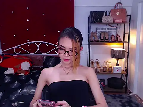 MeatyhorsecockMistress live sex cam