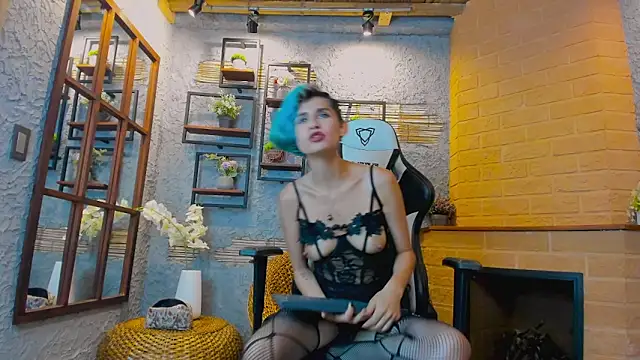 Amy_petitee's cam snapshot