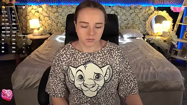 FoxyShy live sex cam