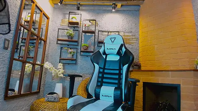 Amy_petitee's cam snapshot