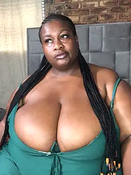 bustytitsxxx's cam snapshot