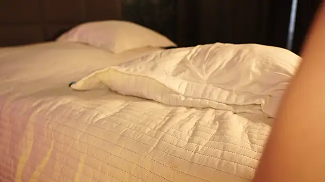 hey_Melanie's cam snapshot