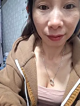 Adela-222's cam snapshot