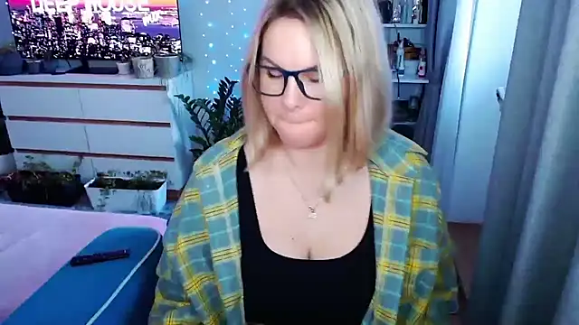 MonaLisaG's cam snapshot