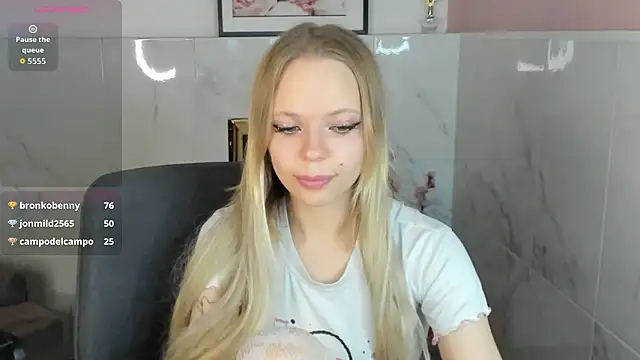 lucy_loy's cam snapshot