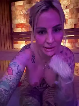 CoraDiamond live sex cam