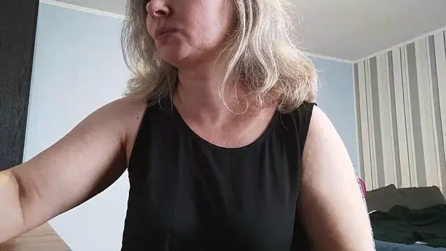 EdithManning's cam snapshot