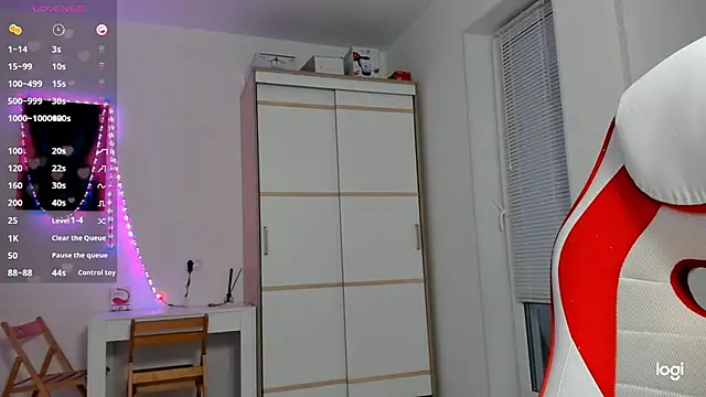 HotCarolineXO's cam snapshot