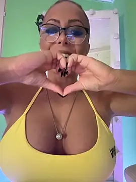 TamaraSavage live sex cam