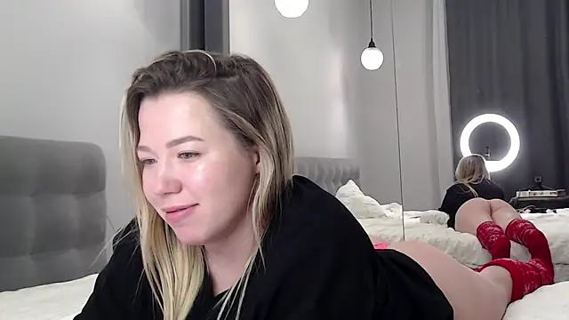 Embersweetbunny's cam snapshot