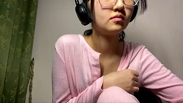 LinaClous live sex cam