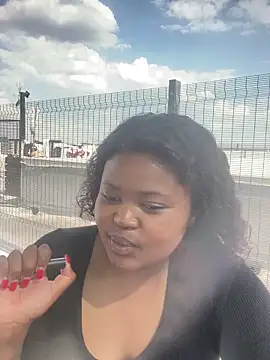 Curveysinaa's cam snapshot