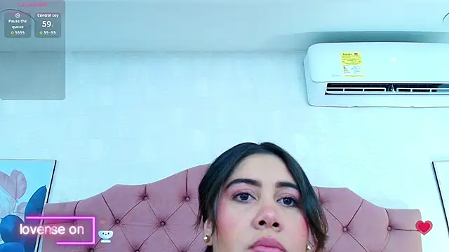 ThyaraJhons live sex cam