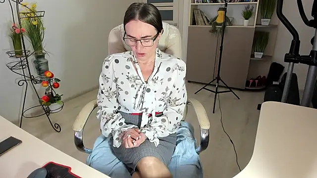 Vika73 live sex cam