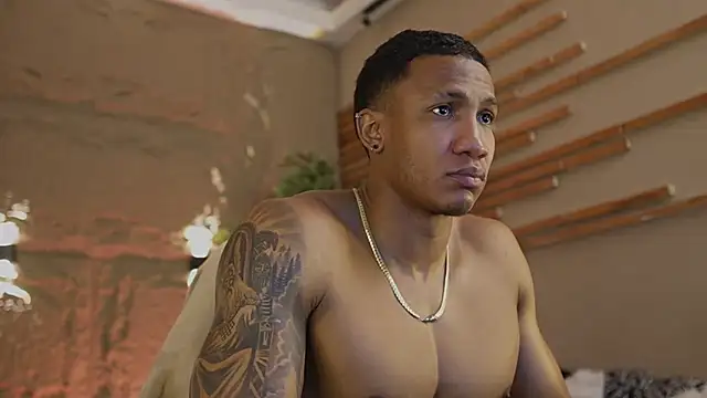 Logan_Varela live sex cam