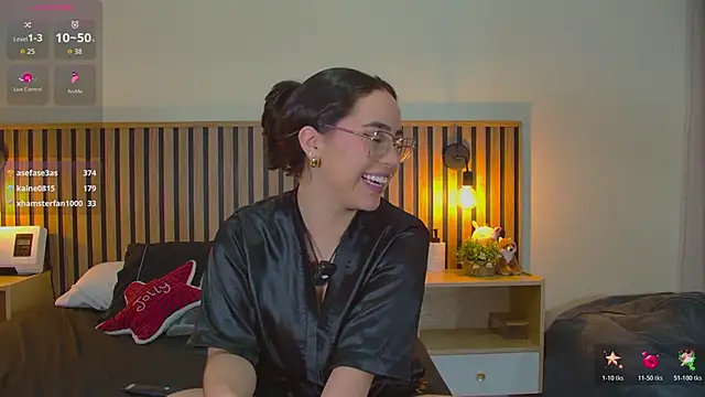 emma_morales_'s cam snapshot