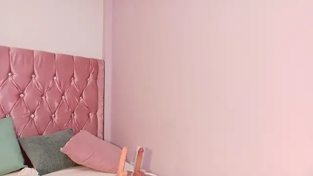 Scarlet_Vixen_'s cam snapshot