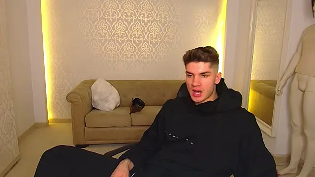 MaxKaiden live sex cam