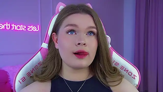 CrystalLyons's cam snapshot