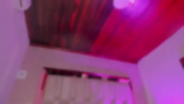 Emmily_Savage's cam snapshot