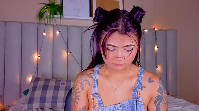 alaia-rogers's cam snapshot