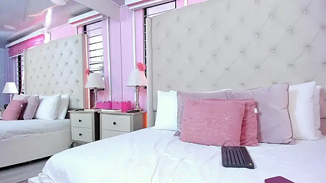 scarlett_leblanc_'s cam snapshot