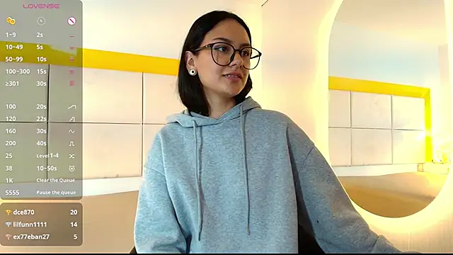 NiccolleHall's cam snapshot