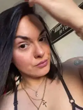 Luccreccia_ live sex cam