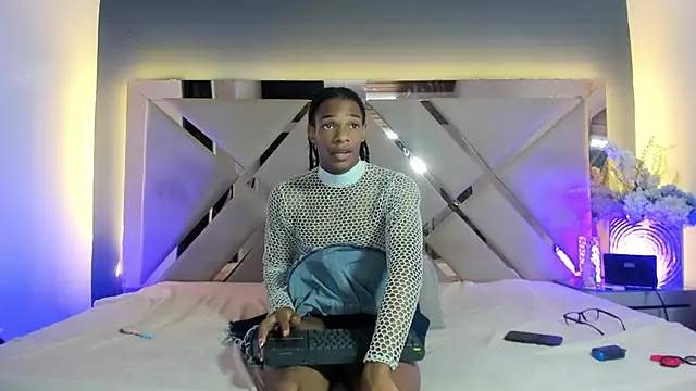 Hilaryguzman live sex cam