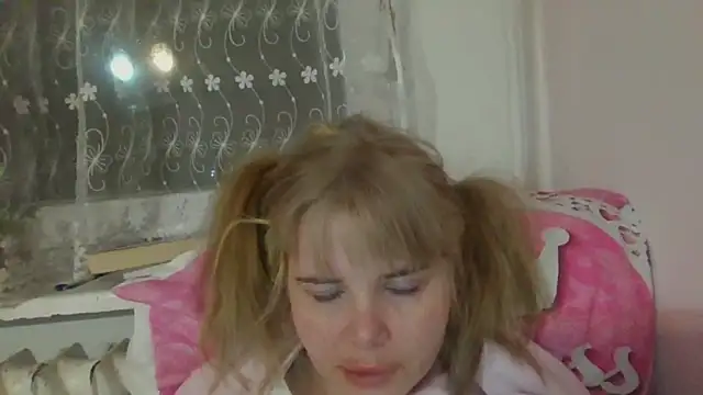 HornyElena's cam snapshot