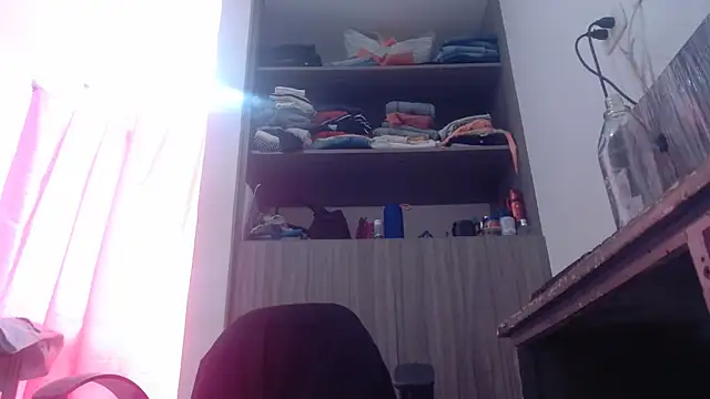 nicolle_milf1978's cam snapshot