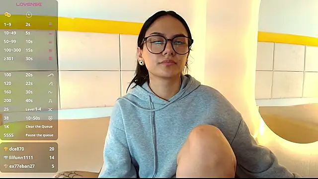 NiccolleHall's cam snapshot