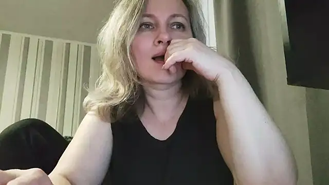 EdithManning's cam snapshot