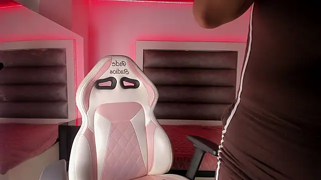 Andrea_brunette_'s cam snapshot