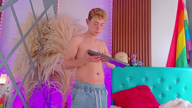 Naughty__Chriss's cam snapshot