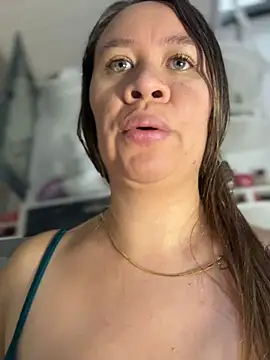 Emiily_lee live sex cam