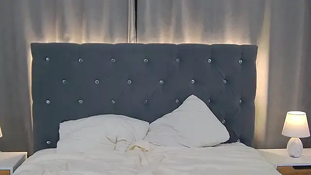 LeilaLow's cam snapshot