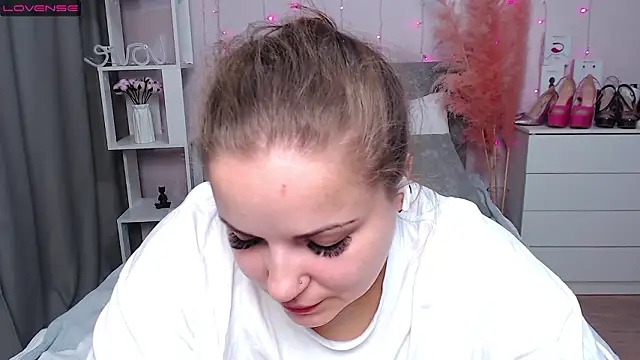 Crazyy_girl_'s cam snapshot