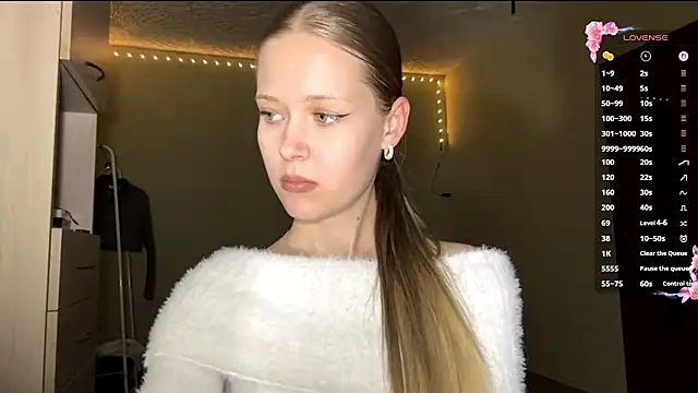 ZaidaSchwarten's cam snapshot