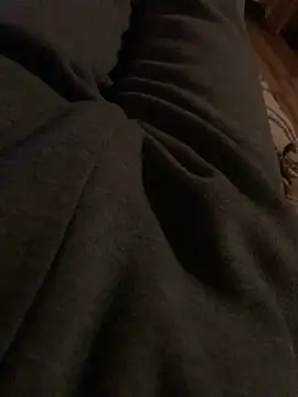 MuzzyFacing live sex cam